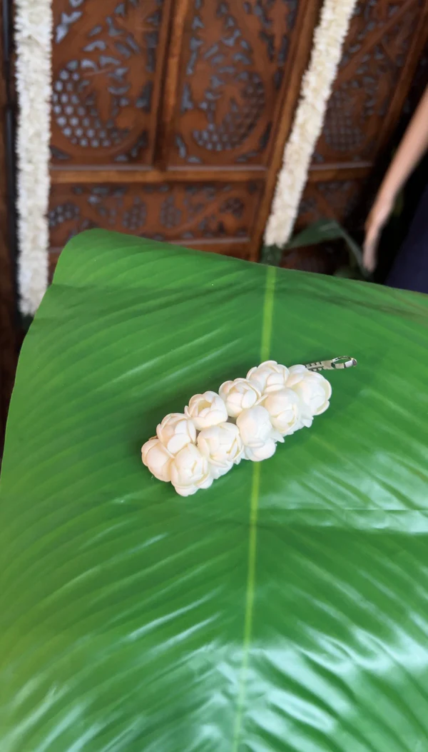 Foam Jasmine Clip